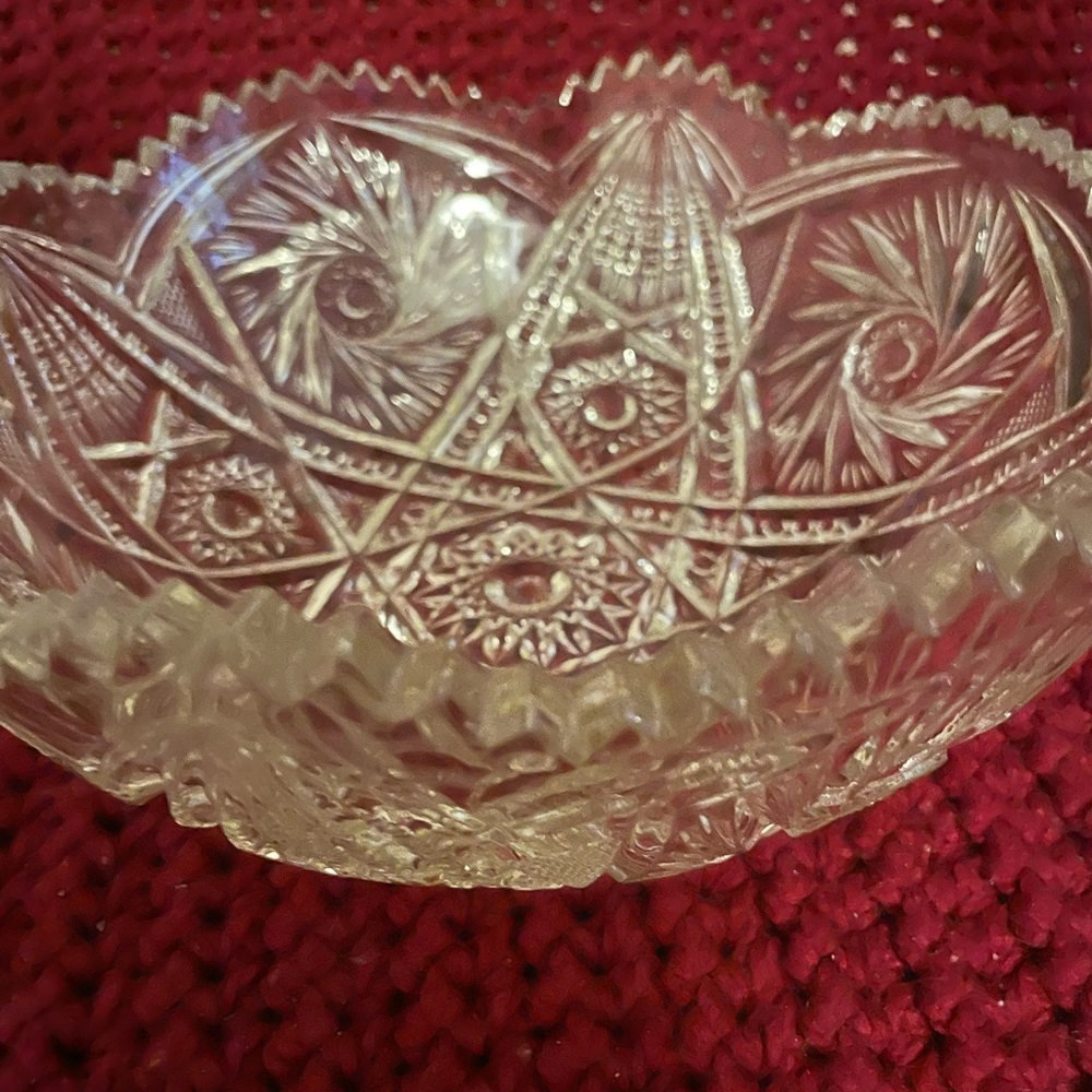 Vintage Crystal Bowl with Ridge details - Picture 4 of 5